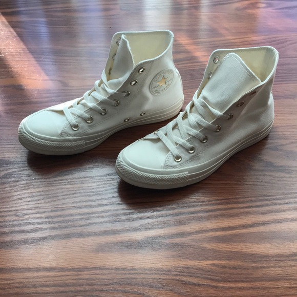 Converse Shoes - Off-White High Top Converse